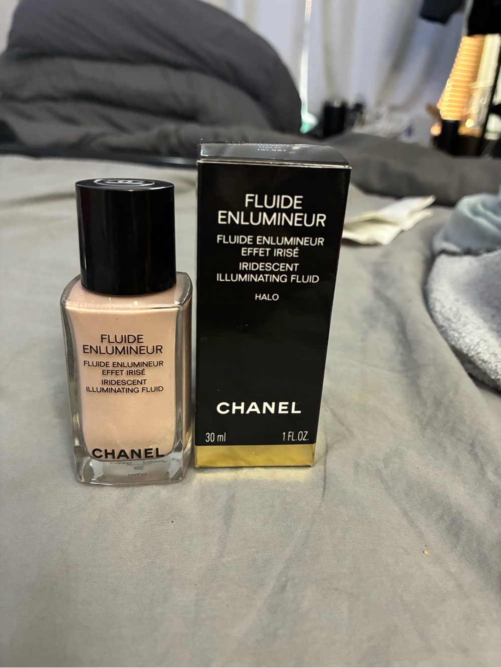 CHANEL Halo Iridescent Illuminating Fluid - Peach & Gold
